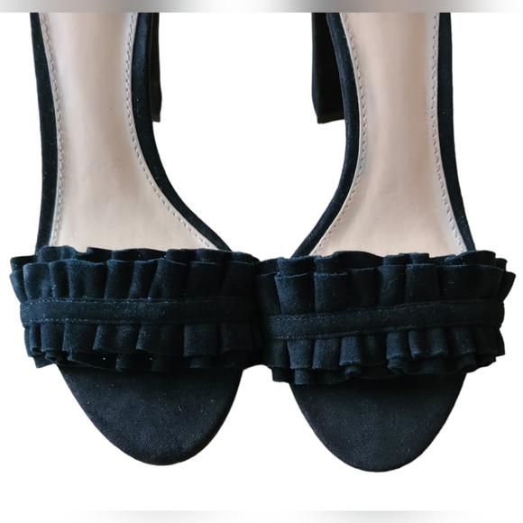 VINCE CAMUTO | RUFFLE VAMP SUEDE HEEL - Picture 3 of 9